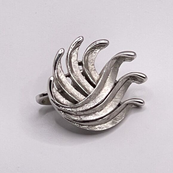 Vintage TRIFARI Silver Tone CLIP ON Statement Earrings Modern Abstract Floral - Picture 10 of 10